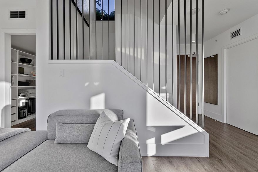 713 1887 Crowe Street