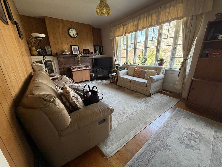 64 W 14th Avenue