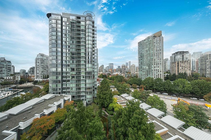 1101 1033 Marinaside Crescent