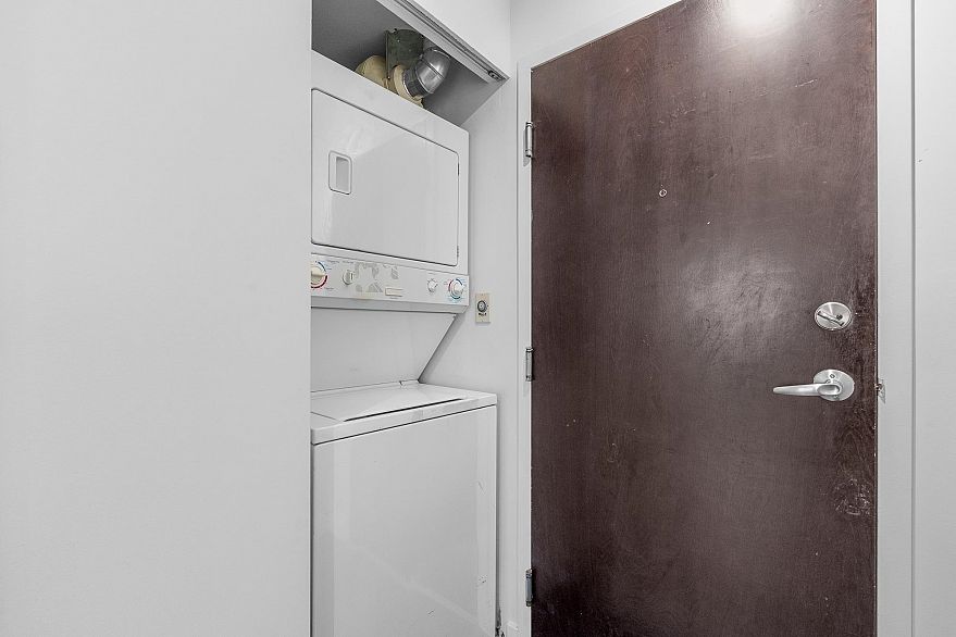 1832 938 Smithe Street