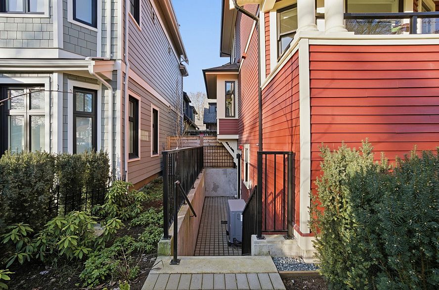 1967 Napier Street