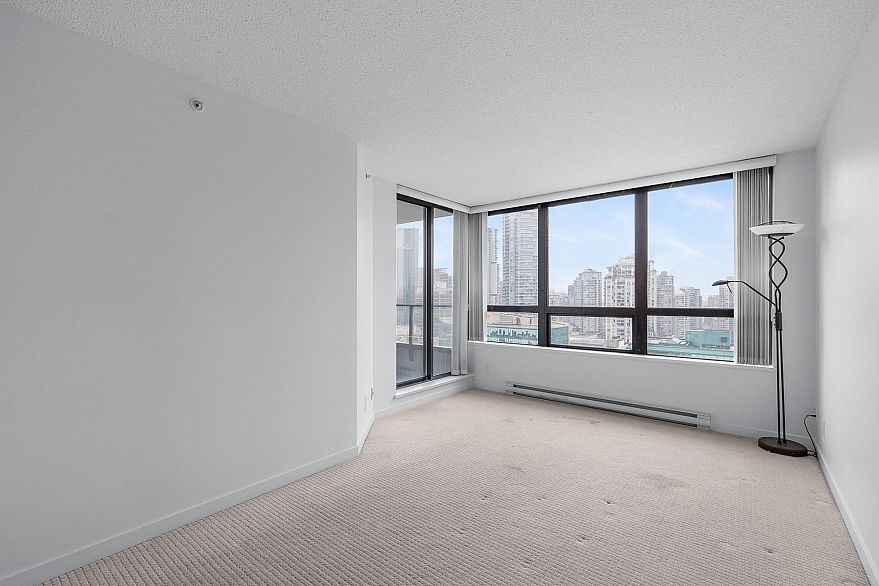 1832 938 Smithe Street