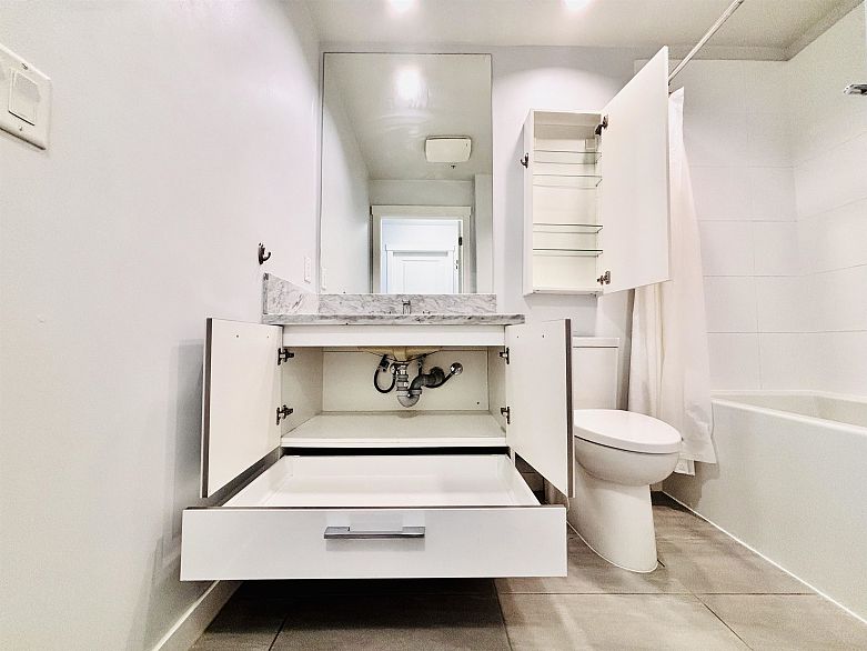 302 3263 Pierview Crescent