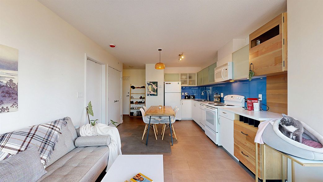 905 66 W Cordova Street