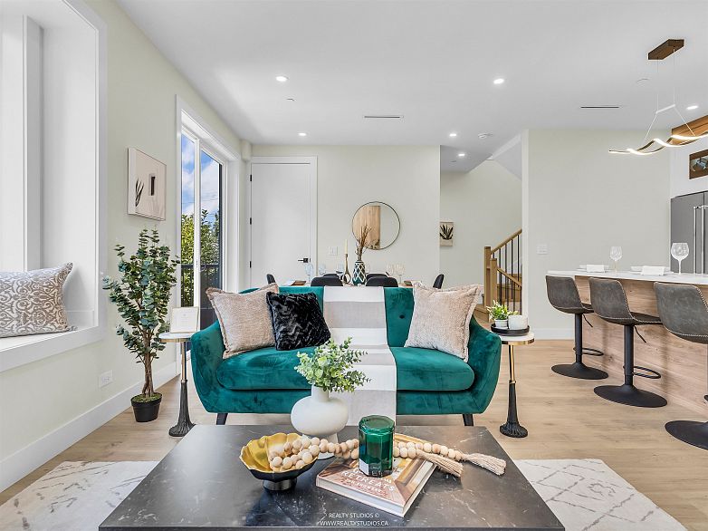 2 5221 Clarendon Street