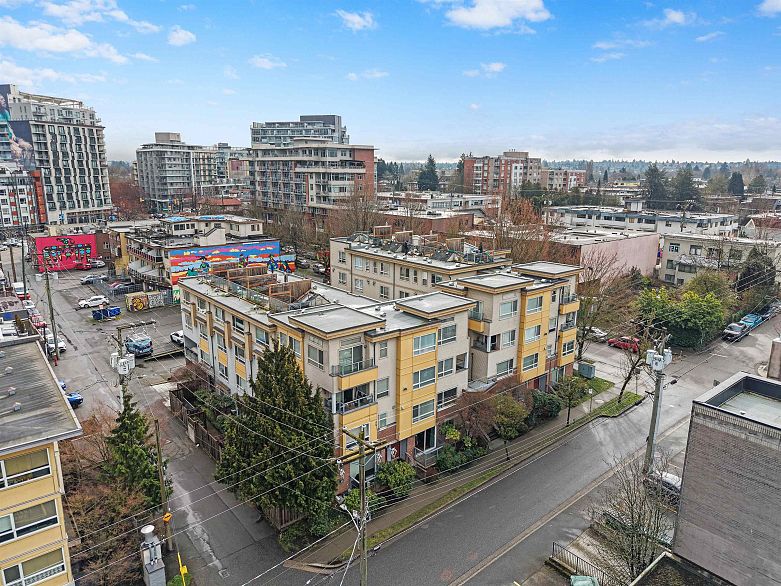 303 2688 Watson Street