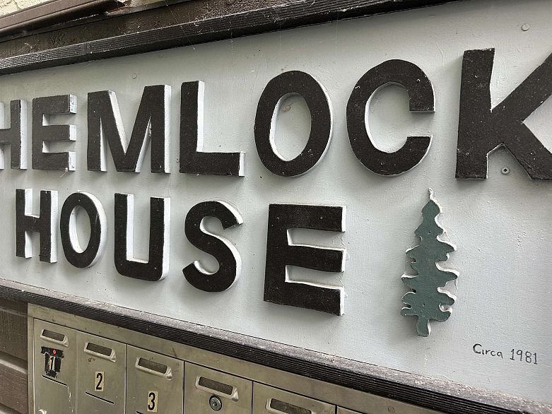 6 1375 W 10th Avenue