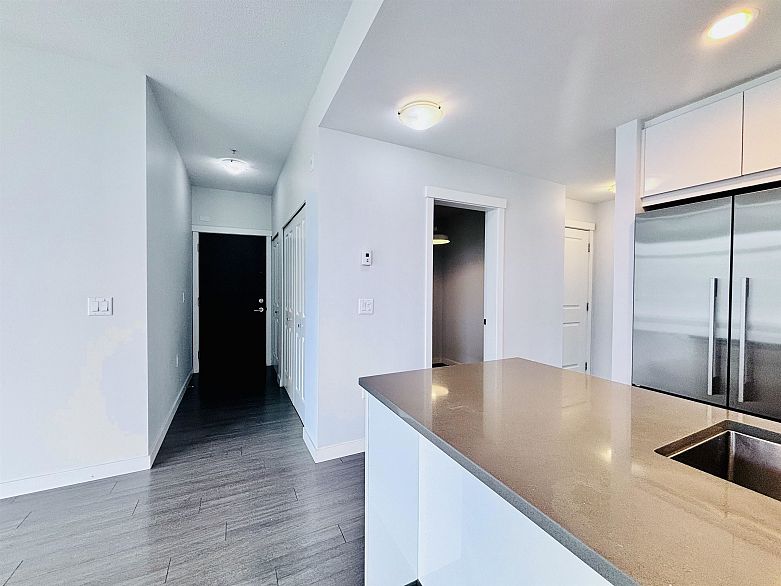 302 3263 Pierview Crescent