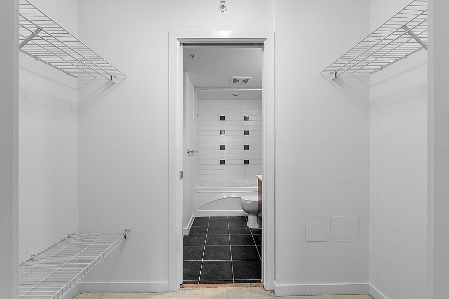 1832 938 Smithe Street