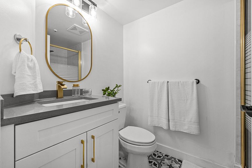 501 888 Hamilton Street