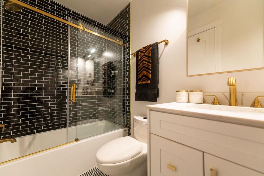 206 2630 Arbutus Street