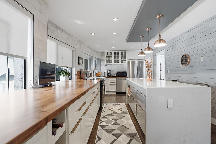 6 1375 W 10th Avenue