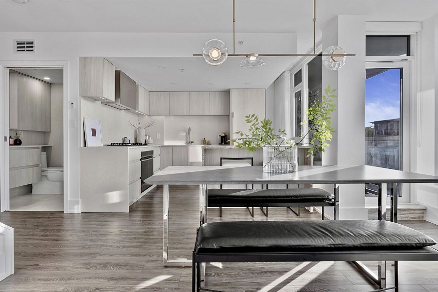 713 1887 Crowe Street