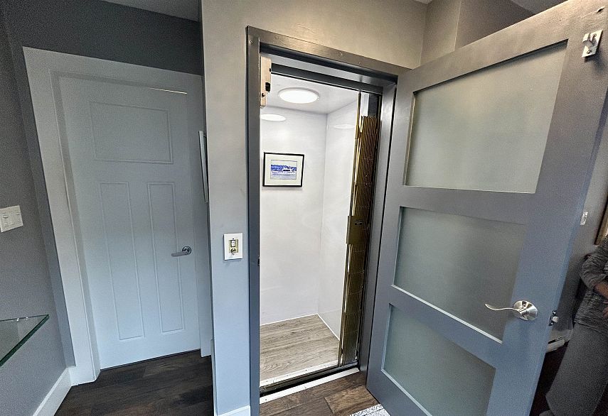 6 1375 W 10th Avenue