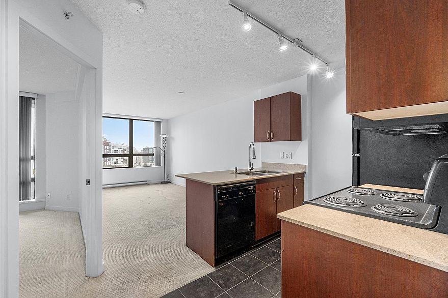 1832 938 Smithe Street