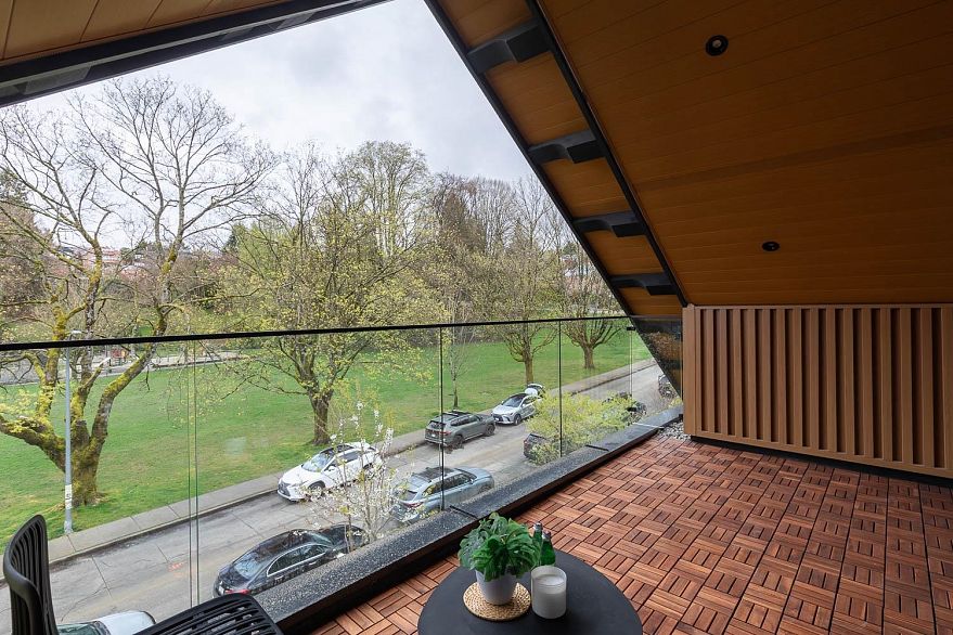 1 3617 W 12th Avenue