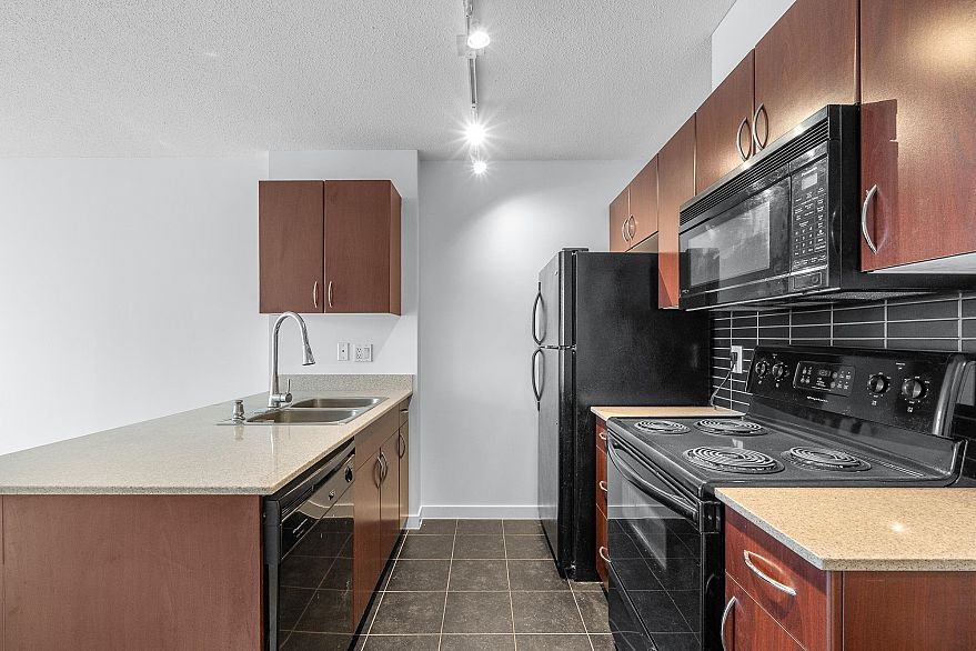 1832 938 Smithe Street