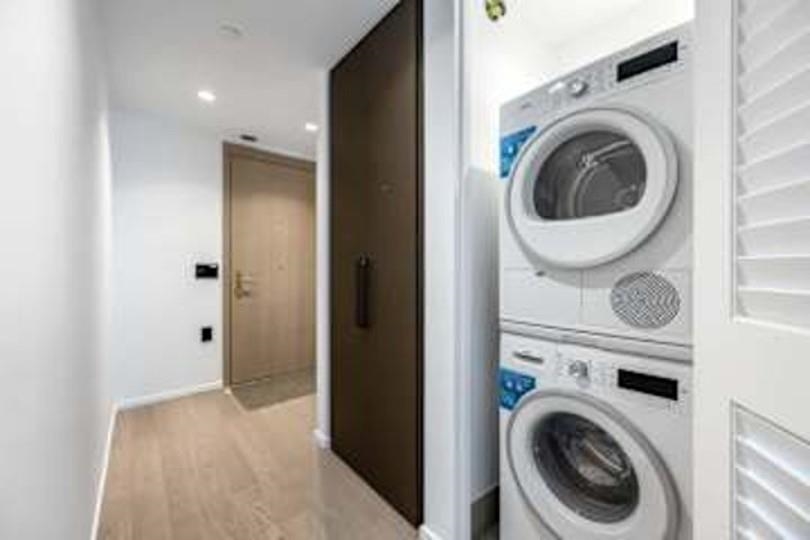 1903 1408 Robson Street