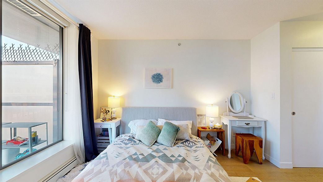 905 66 W Cordova Street