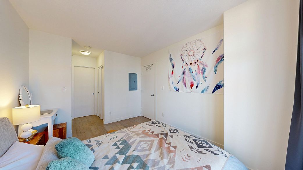 905 66 W Cordova Street