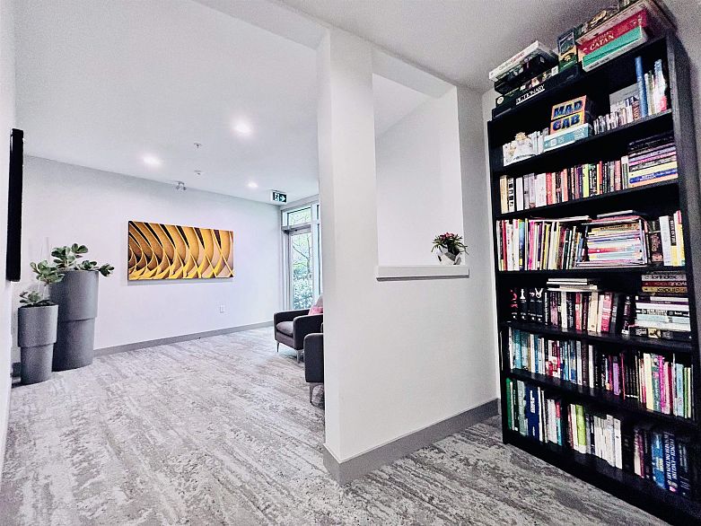 302 3263 Pierview Crescent