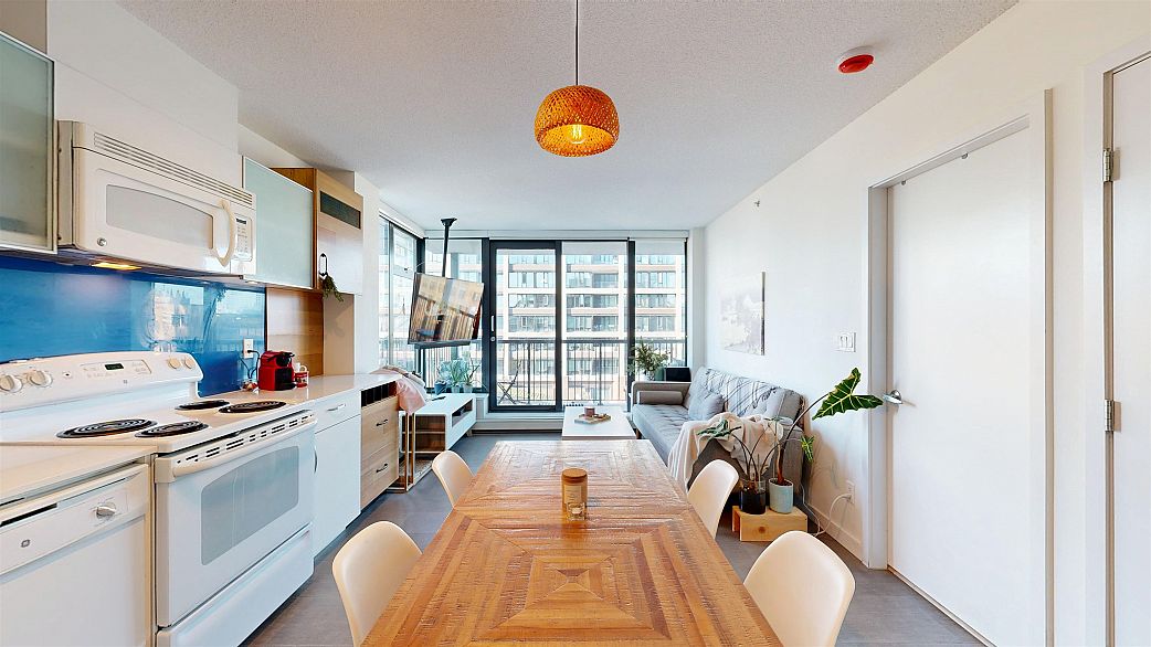 905 66 W Cordova Street