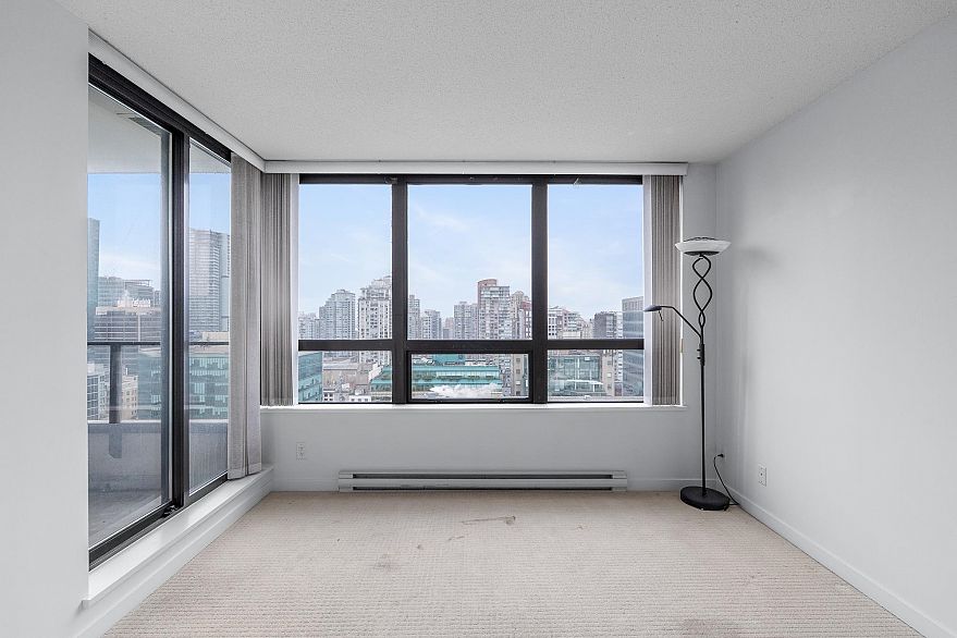 1832 938 Smithe Street