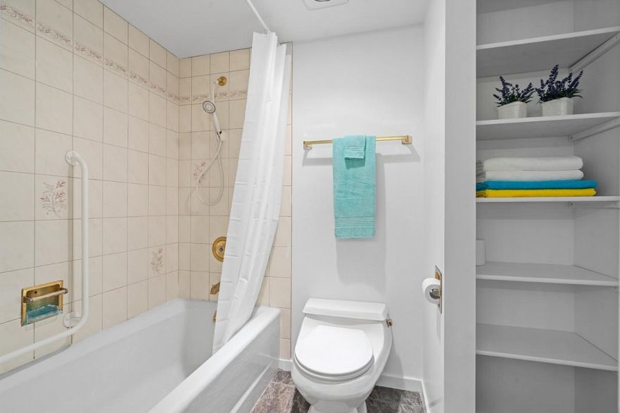 106 4900 Cartier Street