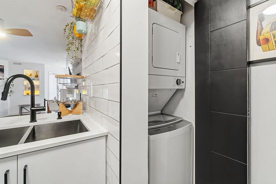 110 189 E 16th Avenue