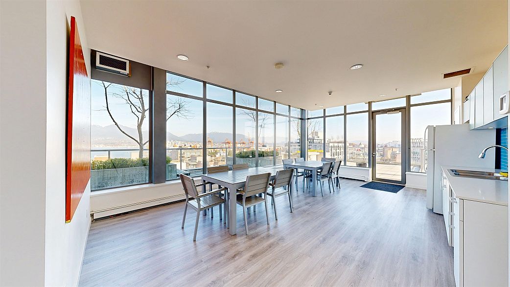 905 66 W Cordova Street