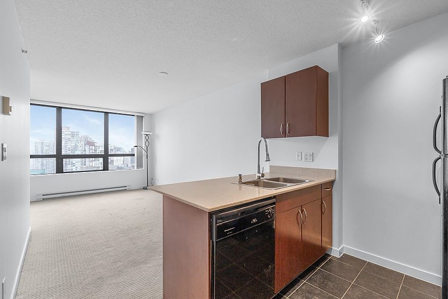 1832 938 Smithe Street