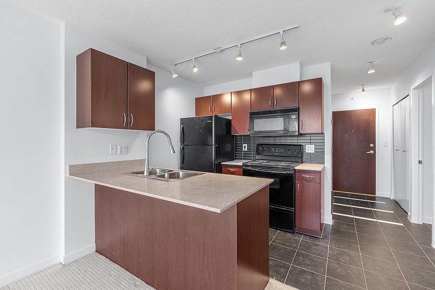 1832 938 Smithe Street