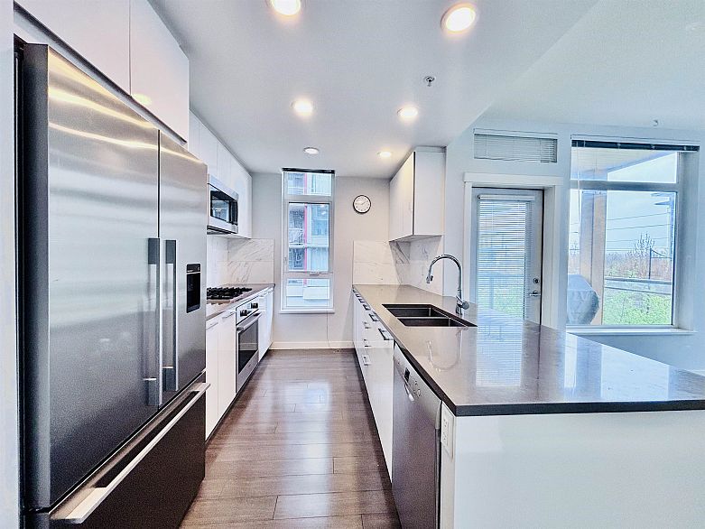 302 3263 Pierview Crescent