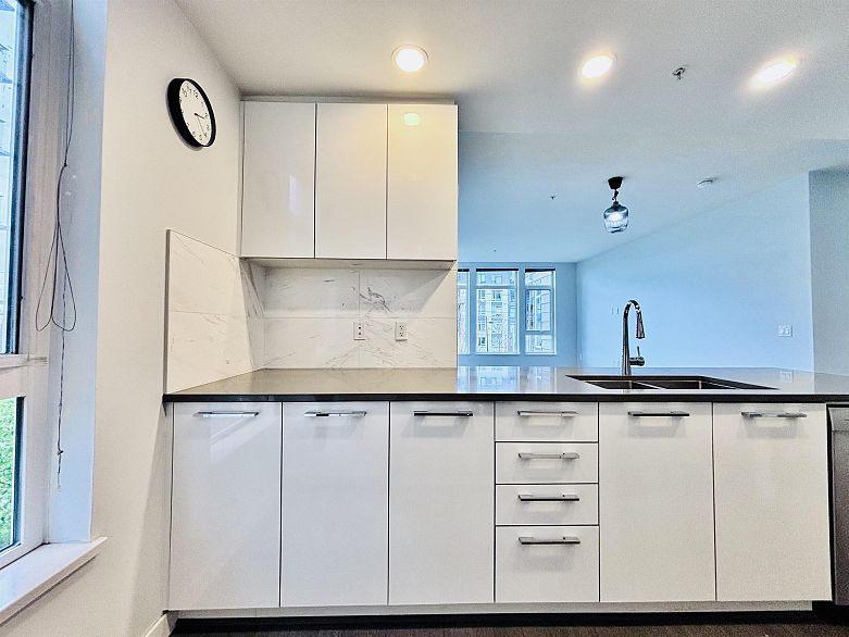 302 3263 Pierview Crescent