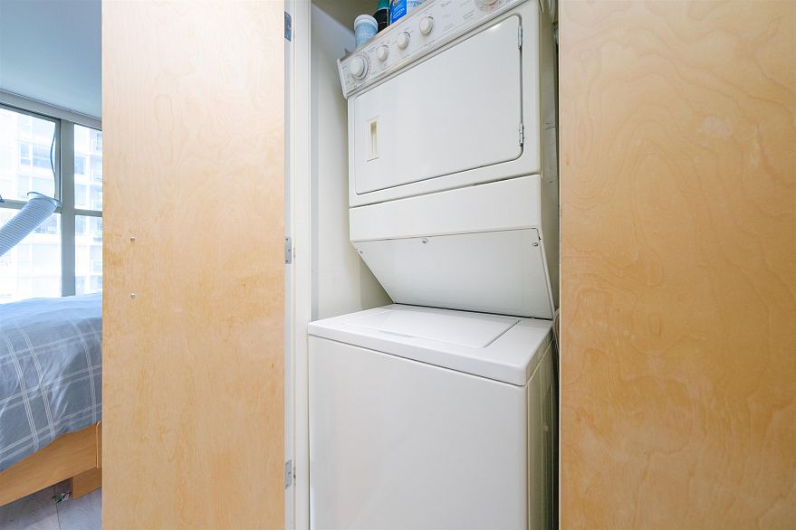 1507 989 Richards Street