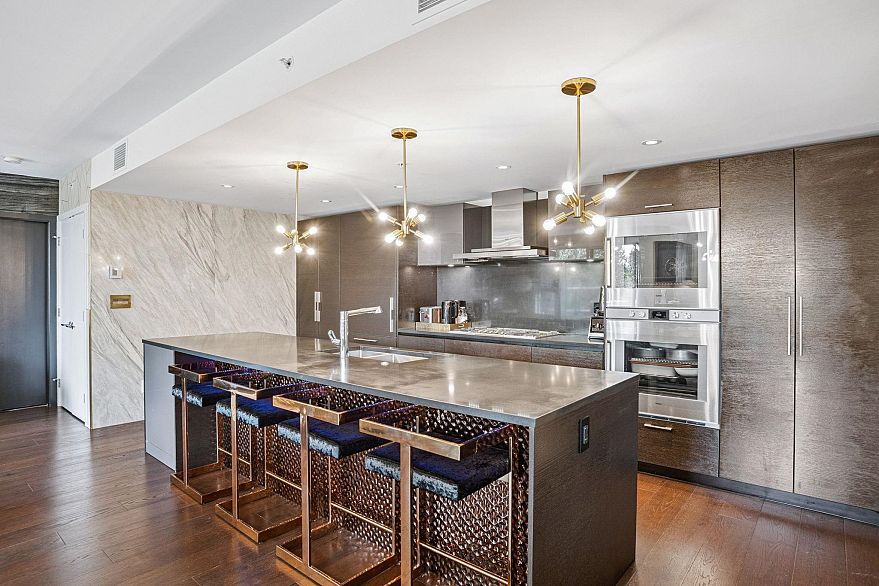 304 7128 Adera Street