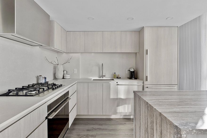 713 1887 Crowe Street