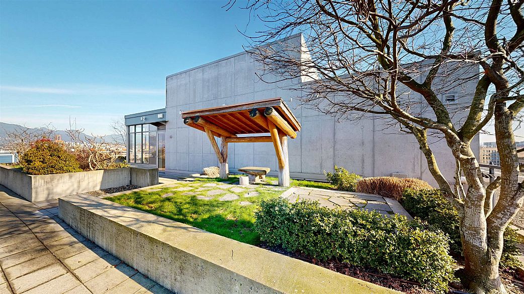 905 66 W Cordova Street