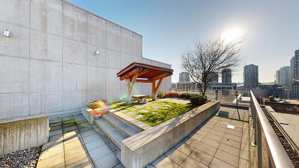 905 66 W Cordova Street