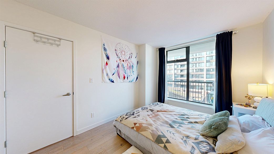 905 66 W Cordova Street