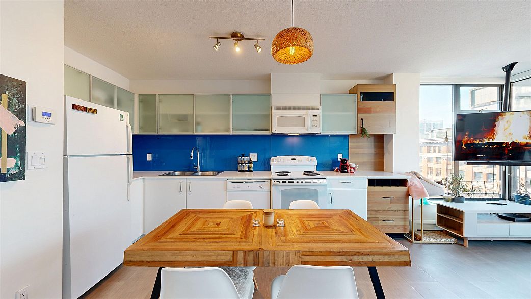 905 66 W Cordova Street