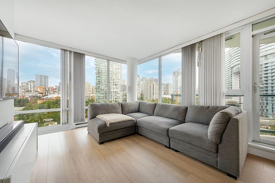 1101 1033 Marinaside Crescent