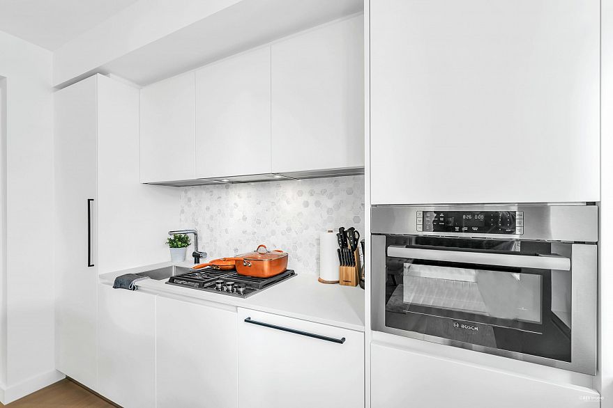 906 1180 Broughton Street