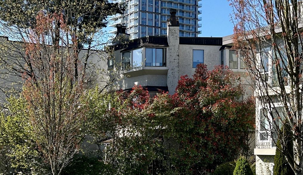 6 1375 W 10th Avenue