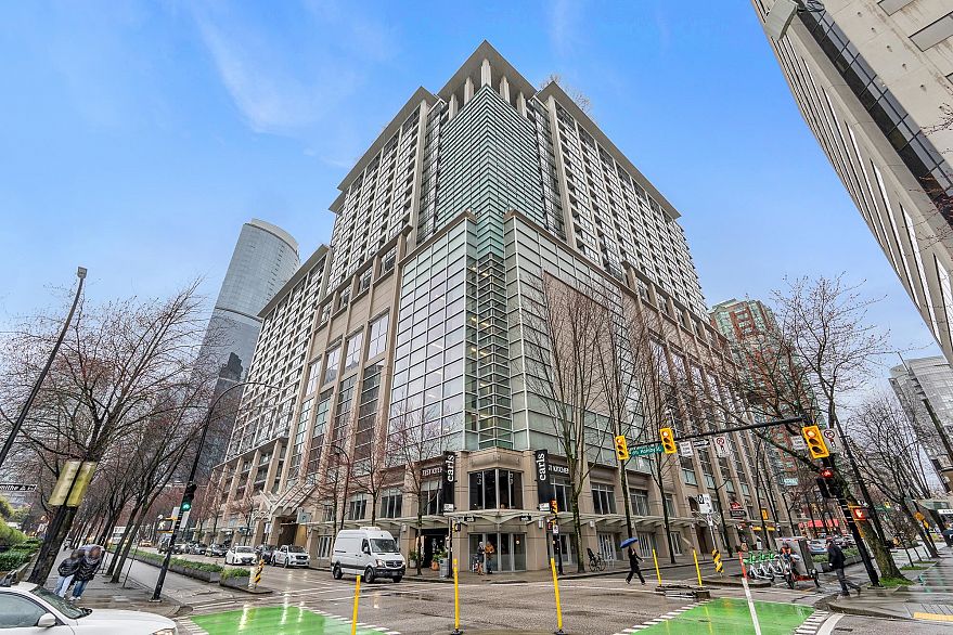 1832 938 Smithe Street