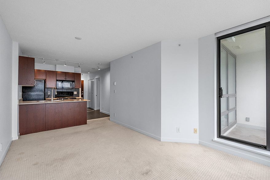 1832 938 Smithe Street