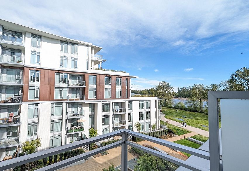 402 3188 Riverwalk Avenue