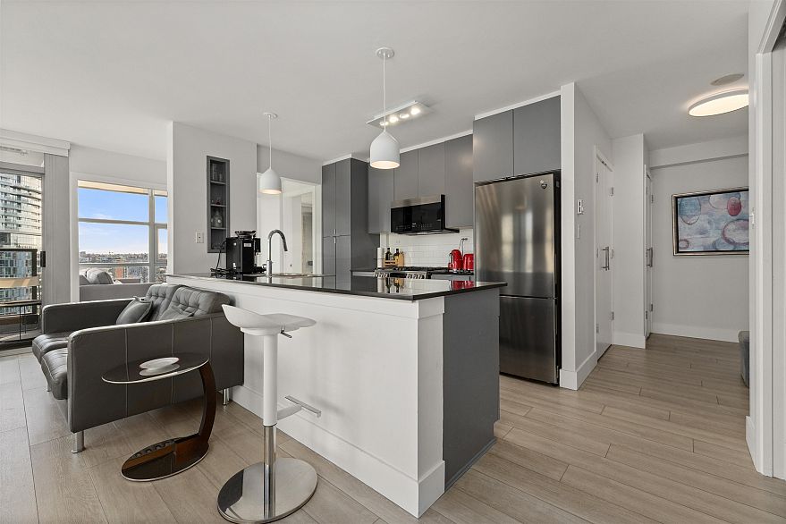 1902 989 Beatty Street