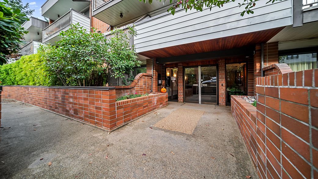 229 2033 Triumph Street