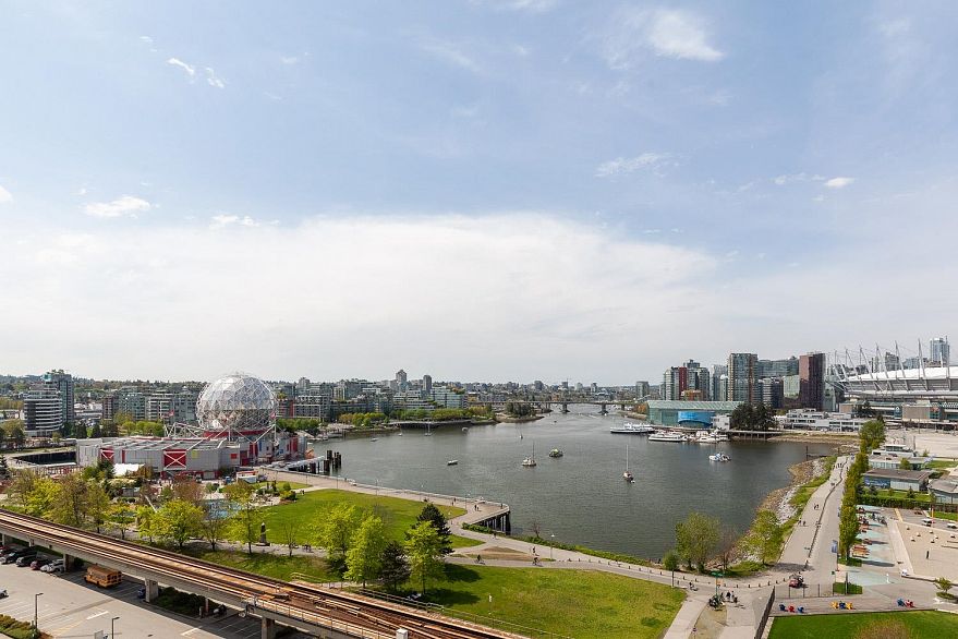 1305 120 Milross Avenue